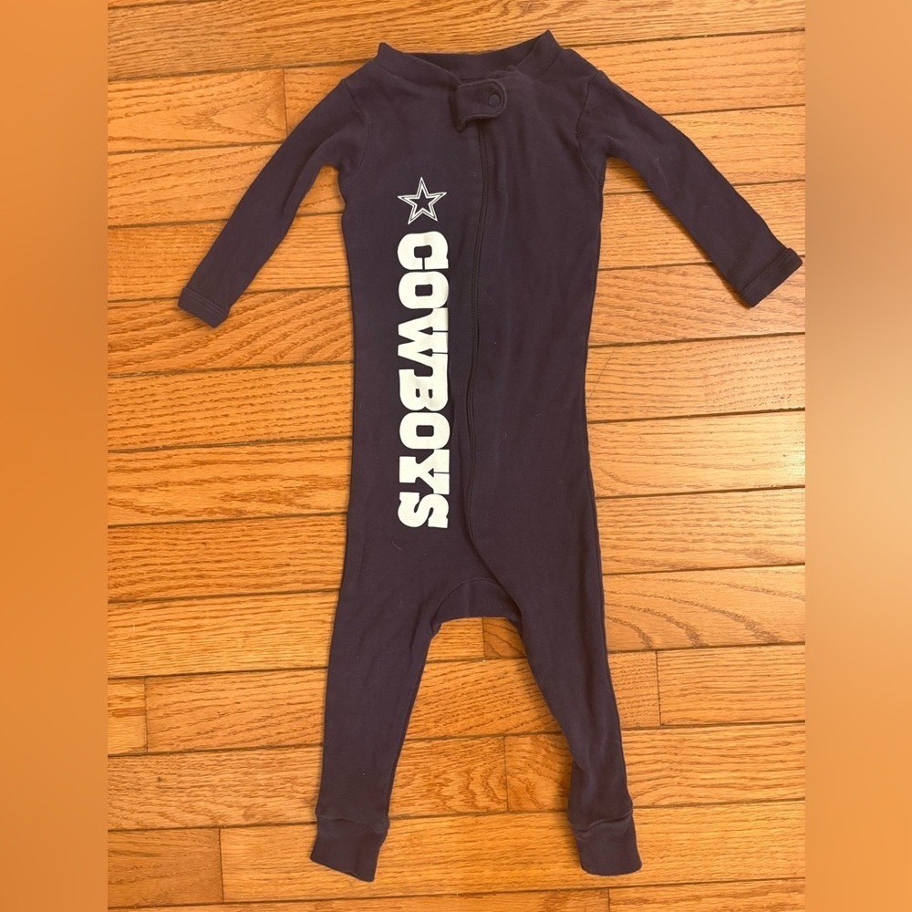 Dallas Cowboys footless sleeper size 12 months